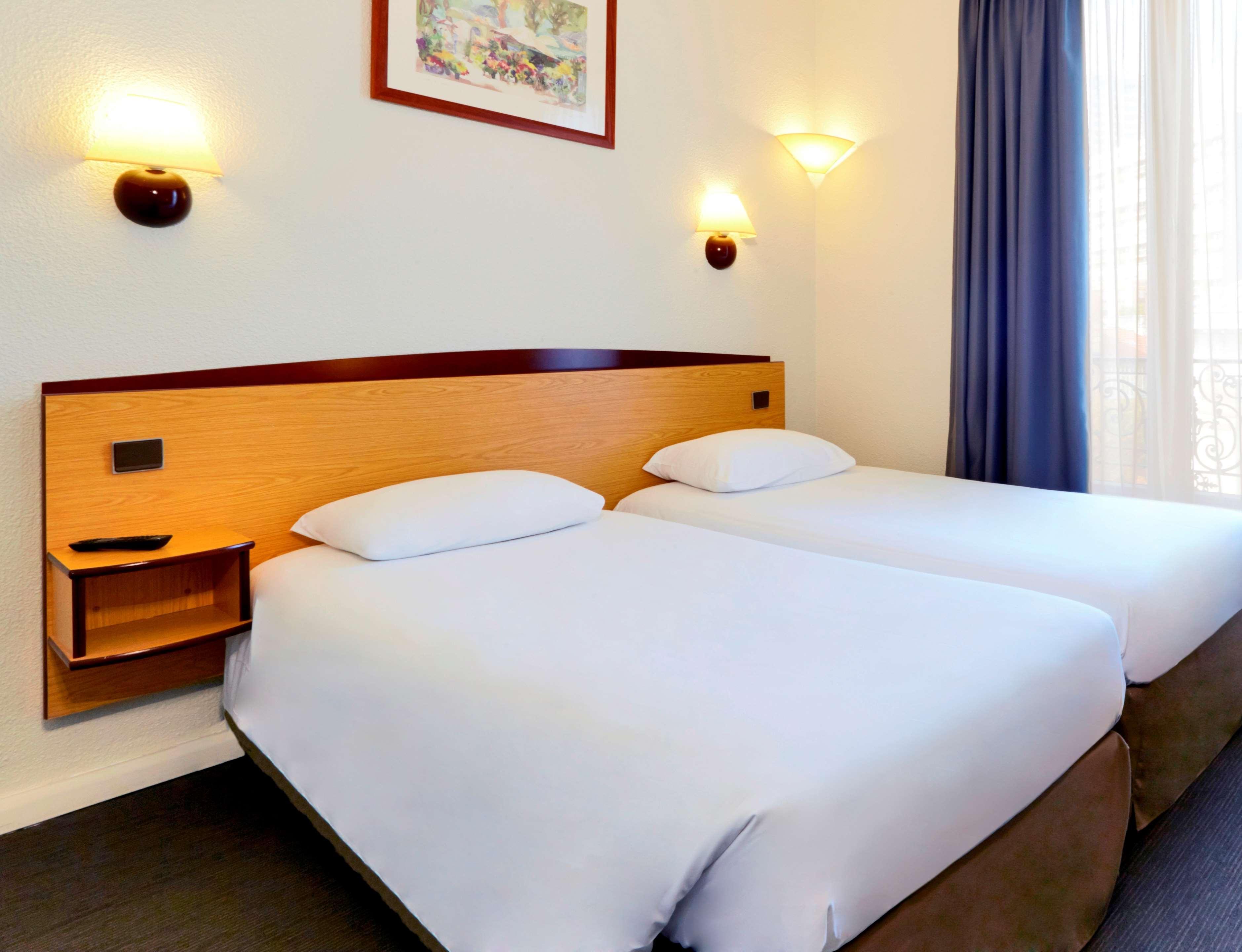 Campanile Paris Ouest - Boulogne Hotel Exterior photo