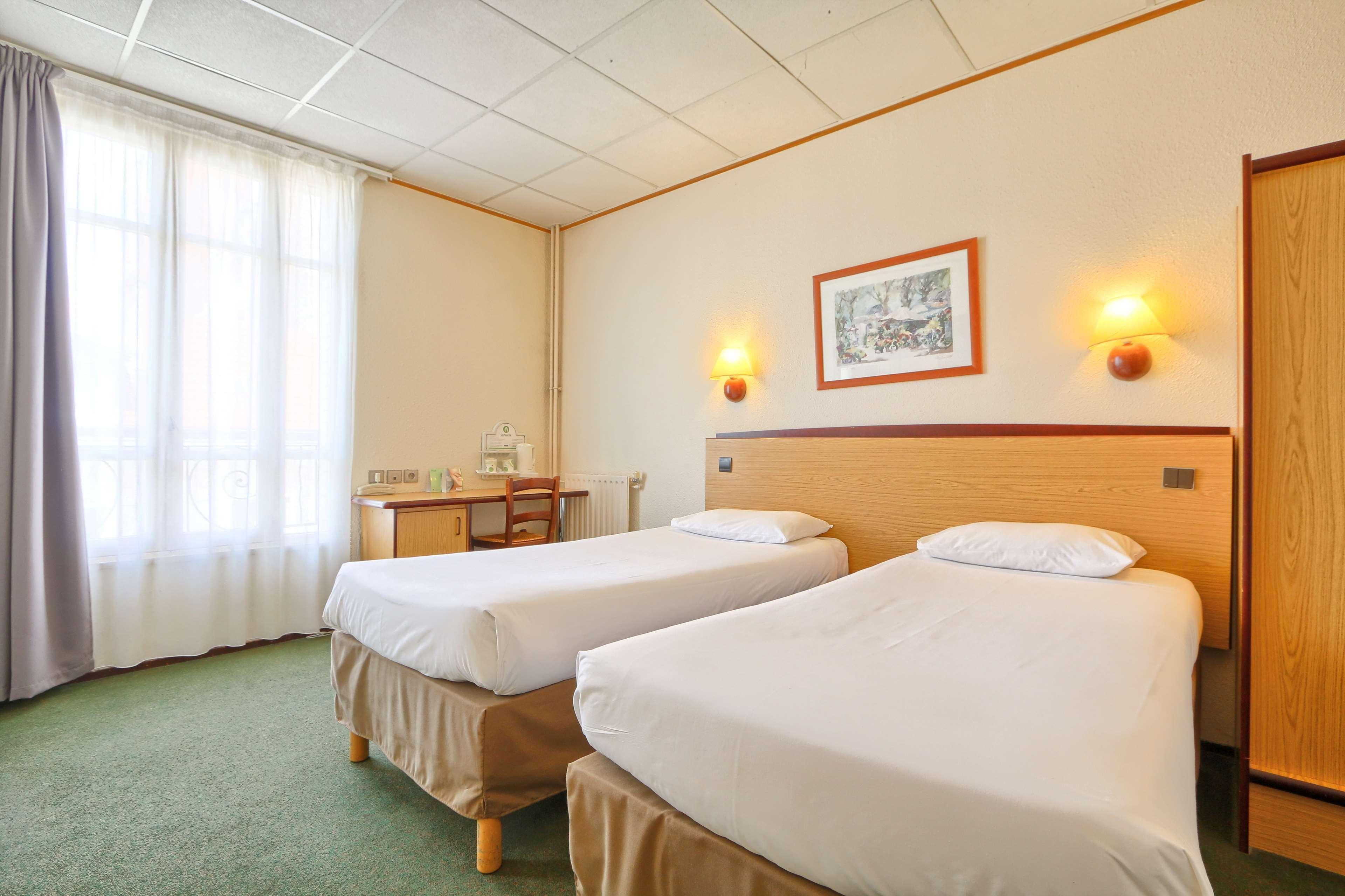 Campanile Paris Ouest - Boulogne Hotel Exterior photo