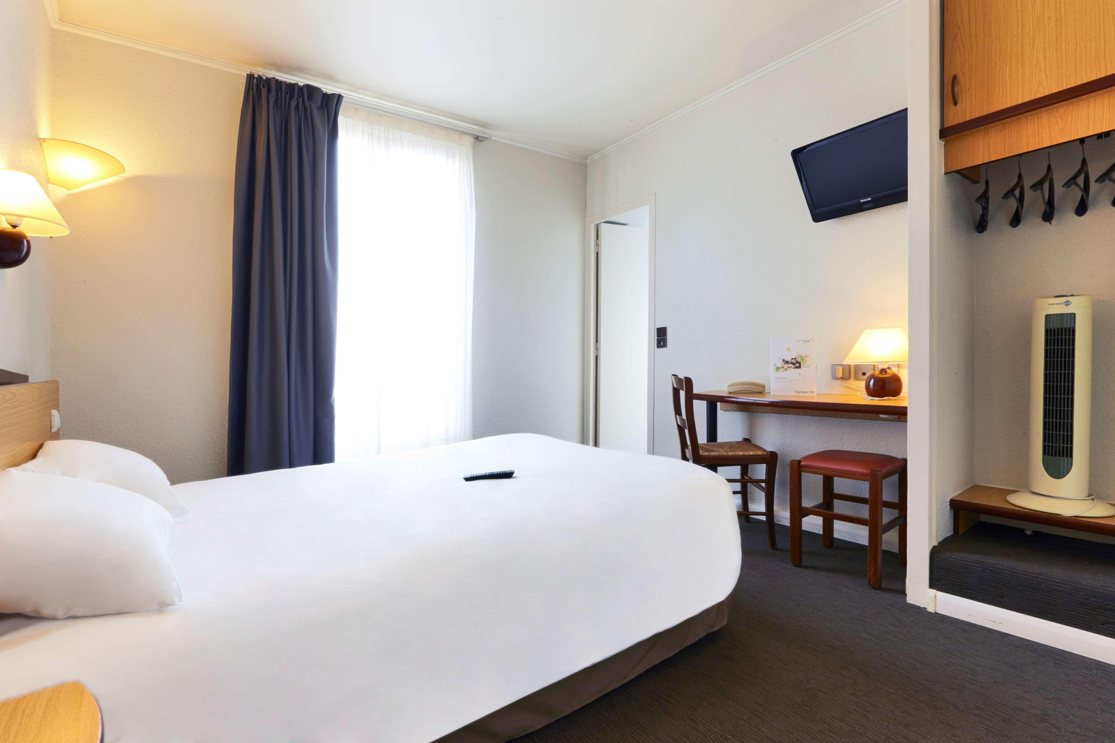 Campanile Paris Ouest - Boulogne Hotel Exterior photo