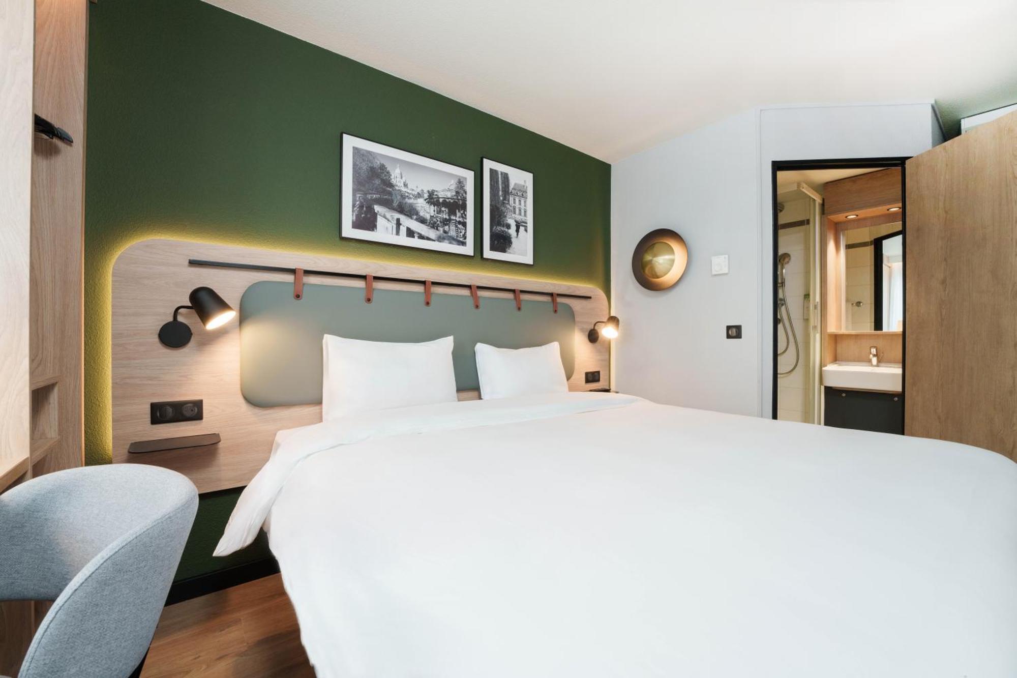 Campanile Paris Ouest - Boulogne Hotel Exterior photo